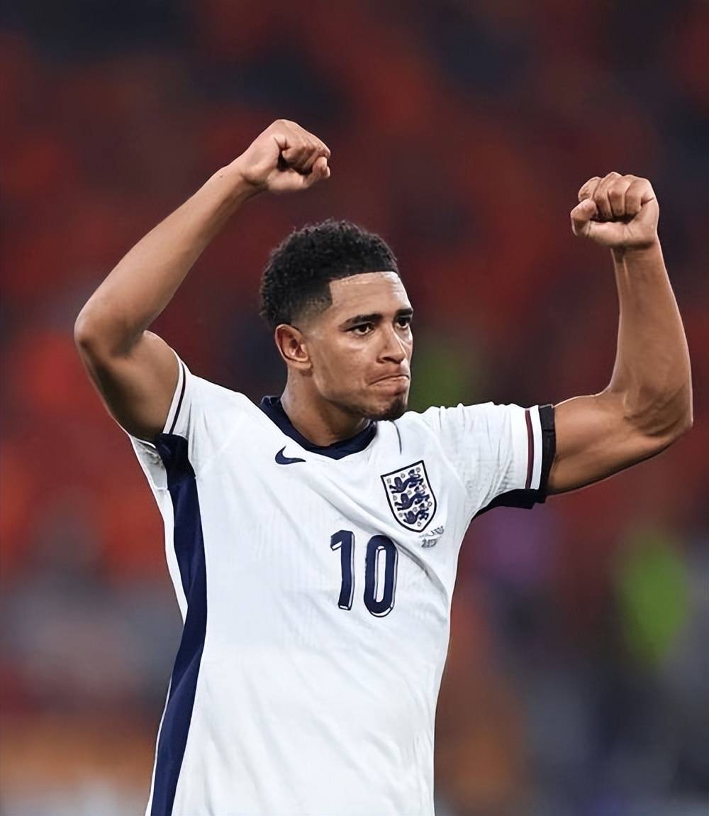 西汉姆发布备战花絮，转会期回应争议，西甲任务艰巨，身体对抗强度拉满的简单介绍