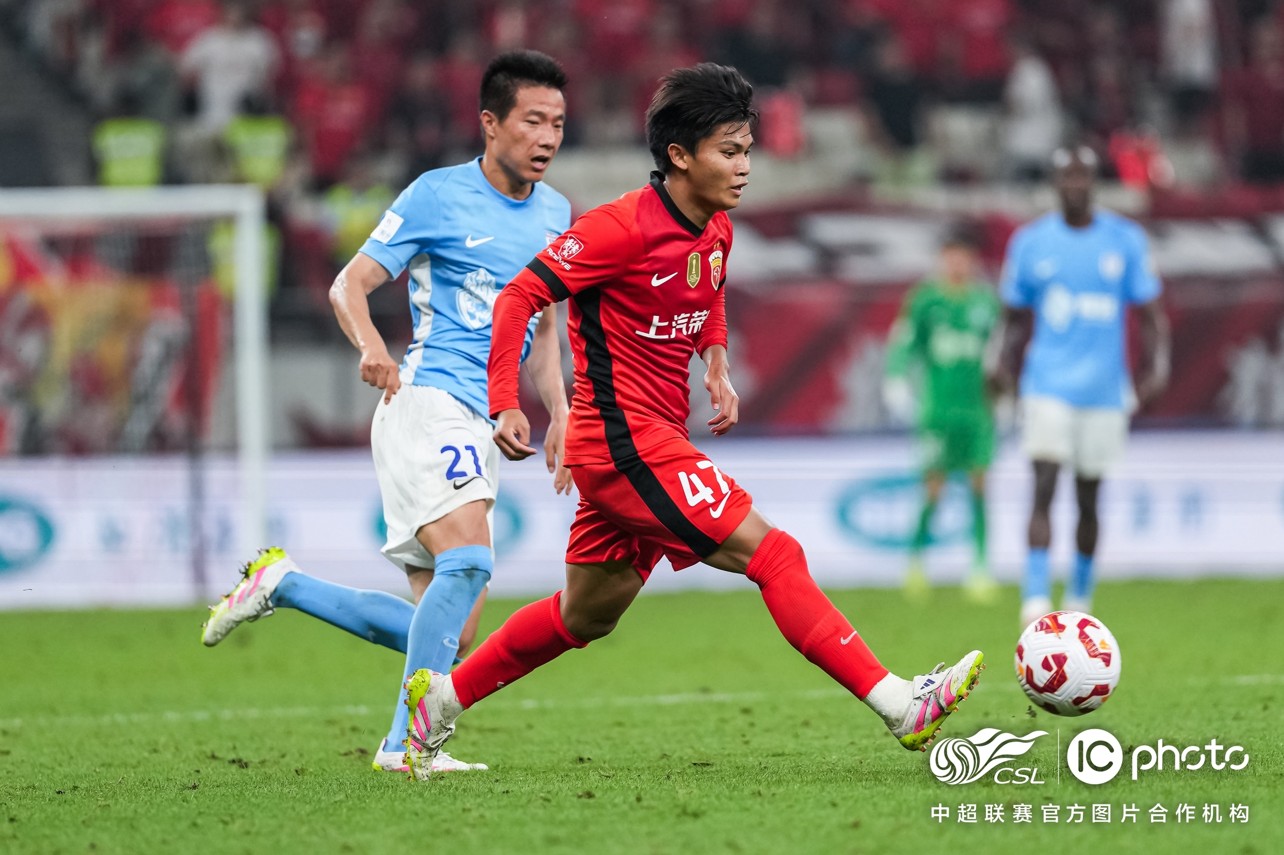 包含转折点！上海海港篮板制胜；CBA季后赛赛后攻防权衡；话题不断；赛程密集仍需轮换的词条