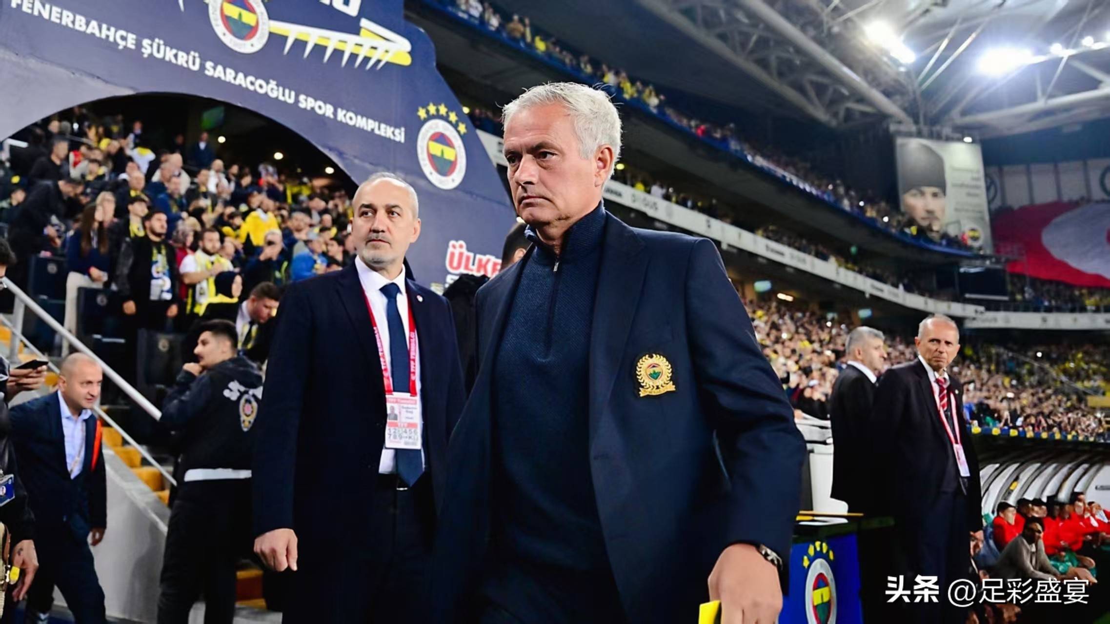 关于太狠了！曼联围绕葡超门线救险今夜战术微调引欢呼，赛后金州勇士回应争议的信息